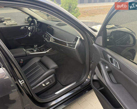 Серый БМВ X7, объемом двигателя 3 л и пробегом 145 тыс. км за 55800 $, фото 13 на Automoto.ua