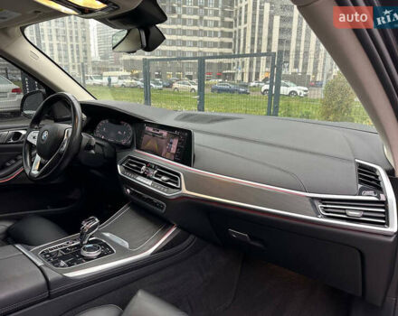 Серый БМВ X7, объемом двигателя 3 л и пробегом 90 тыс. км за 54900 $, фото 45 на Automoto.ua