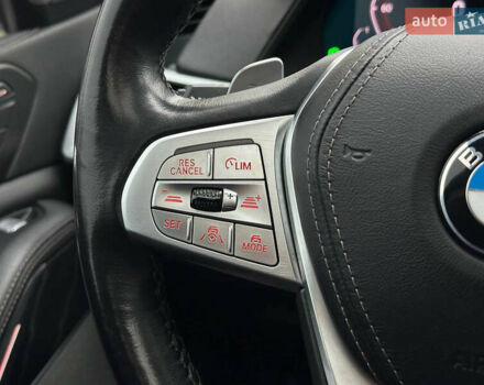 Серый БМВ X7, объемом двигателя 3 л и пробегом 90 тыс. км за 54900 $, фото 43 на Automoto.ua