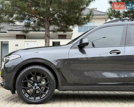 Серый БМВ X7, объемом двигателя 3 л и пробегом 148 тыс. км за 55000 $, фото 51 на Automoto.ua