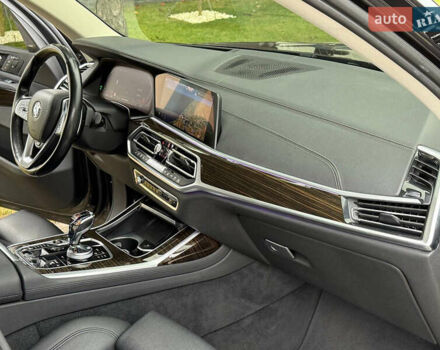 Серый БМВ X7, объемом двигателя 3 л и пробегом 148 тыс. км за 55000 $, фото 94 на Automoto.ua