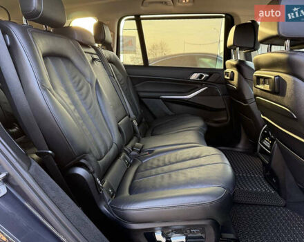 Серый БМВ X7, объемом двигателя 3 л и пробегом 147 тыс. км за 50900 $, фото 48 на Automoto.ua