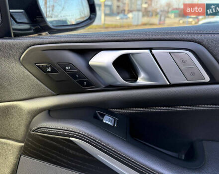 Серый БМВ X7, объемом двигателя 3 л и пробегом 147 тыс. км за 50900 $, фото 26 на Automoto.ua