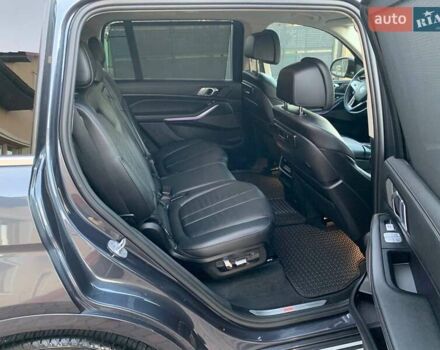Серый БМВ X7, объемом двигателя 3 л и пробегом 147 тыс. км за 53800 $, фото 29 на Automoto.ua