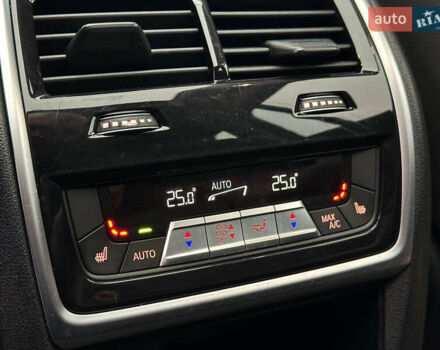 Серый БМВ X7, объемом двигателя 3 л и пробегом 90 тыс. км за 54900 $, фото 58 на Automoto.ua