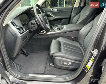 Серый БМВ X7, объемом двигателя 3 л и пробегом 144 тыс. км за 53900 $, фото 24 на Automoto.ua
