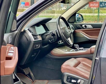 Серый БМВ X7, объемом двигателя 4.39 л и пробегом 128 тыс. км за 63000 $, фото 48 на Automoto.ua