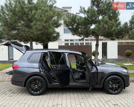 Серый БМВ X7, объемом двигателя 3 л и пробегом 148 тыс. км за 55000 $, фото 4 на Automoto.ua