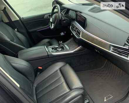 Серый БМВ X7, объемом двигателя 3 л и пробегом 78 тыс. км за 67900 $, фото 36 на Automoto.ua