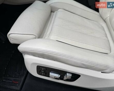 Серый БМВ X7, объемом двигателя 3 л и пробегом 259 тыс. км за 57500 $, фото 2 на Automoto.ua