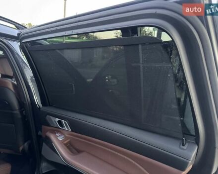 Серый БМВ X7, объемом двигателя 3 л и пробегом 143 тыс. км за 59900 $, фото 52 на Automoto.ua