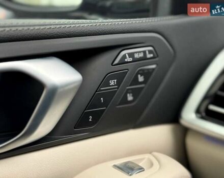 Серый БМВ X7, объемом двигателя 3 л и пробегом 75 тыс. км за 59000 $, фото 88 на Automoto.ua