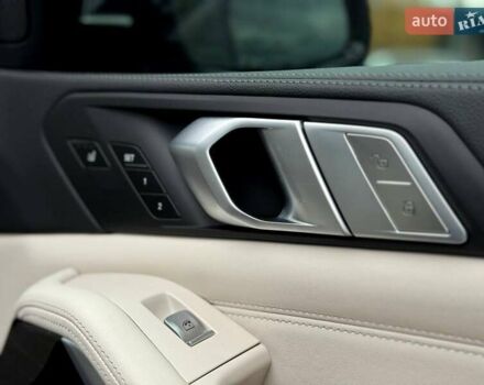 Серый БМВ X7, объемом двигателя 3 л и пробегом 75 тыс. км за 59000 $, фото 110 на Automoto.ua