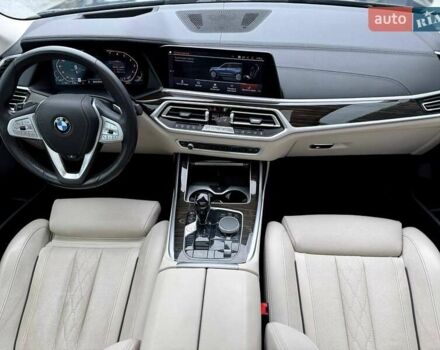 Серый БМВ X7, объемом двигателя 3 л и пробегом 75 тыс. км за 59000 $, фото 113 на Automoto.ua