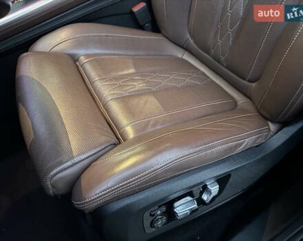 Серый БМВ X7, объемом двигателя 3 л и пробегом 143 тыс. км за 59900 $, фото 23 на Automoto.ua