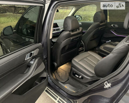 Серый БМВ X7, объемом двигателя 3 л и пробегом 78 тыс. км за 67900 $, фото 33 на Automoto.ua