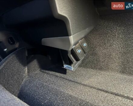 Серый БМВ X7, объемом двигателя 3 л и пробегом 143 тыс. км за 59900 $, фото 62 на Automoto.ua