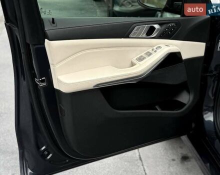 Серый БМВ X7, объемом двигателя 3 л и пробегом 75 тыс. км за 59000 $, фото 60 на Automoto.ua