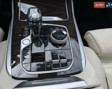 Серый БМВ X7, объемом двигателя 3 л и пробегом 259 тыс. км за 57500 $, фото 23 на Automoto.ua
