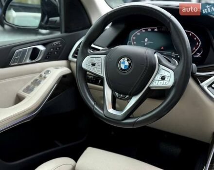 Серый БМВ X7, объемом двигателя 3 л и пробегом 75 тыс. км за 59000 $, фото 112 на Automoto.ua