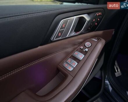 Серый БМВ X7, объемом двигателя 3 л и пробегом 143 тыс. км за 59900 $, фото 28 на Automoto.ua