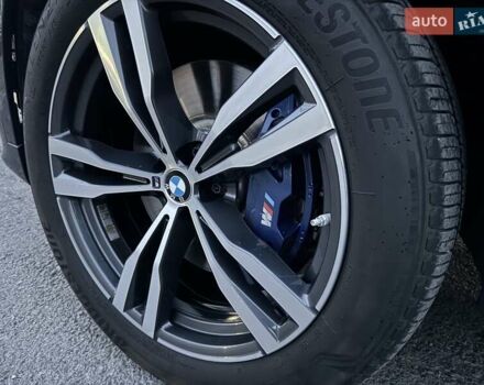 Серый БМВ X7, объемом двигателя 3 л и пробегом 143 тыс. км за 59900 $, фото 2 на Automoto.ua