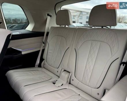 Серый БМВ X7, объемом двигателя 3 л и пробегом 75 тыс. км за 59000 $, фото 11 на Automoto.ua
