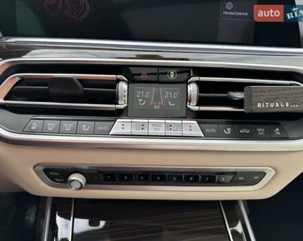 Серый БМВ X7, объемом двигателя 3 л и пробегом 259 тыс. км за 57500 $, фото 27 на Automoto.ua