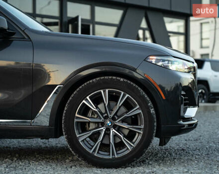 Серый БМВ X7, объемом двигателя 3 л и пробегом 56 тыс. км за 68900 $, фото 11 на Automoto.ua