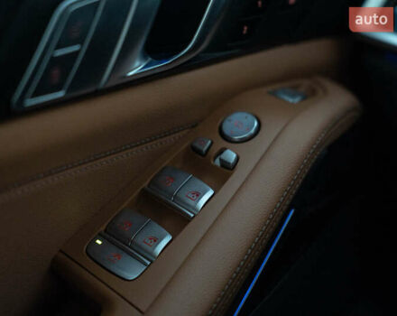 Серый БМВ X7, объемом двигателя 3 л и пробегом 56 тыс. км за 68900 $, фото 20 на Automoto.ua