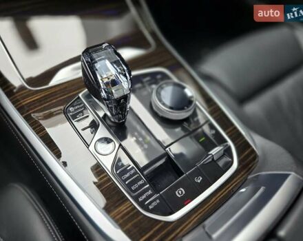 Серый БМВ X7, объемом двигателя 3 л и пробегом 111 тыс. км за 85999 $, фото 17 на Automoto.ua