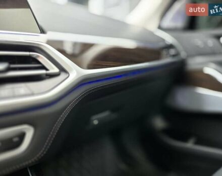 Серый БМВ X7, объемом двигателя 3 л и пробегом 111 тыс. км за 85999 $, фото 30 на Automoto.ua