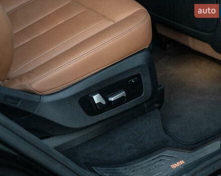 Серый БМВ X7, объемом двигателя 3 л и пробегом 56 тыс. км за 68900 $, фото 43 на Automoto.ua