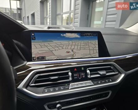 Серый БМВ X7, объемом двигателя 3 л и пробегом 111 тыс. км за 85999 $, фото 19 на Automoto.ua