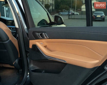 Серый БМВ X7, объемом двигателя 3 л и пробегом 56 тыс. км за 68900 $, фото 53 на Automoto.ua