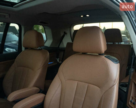 Серый БМВ X7, объемом двигателя 3 л и пробегом 56 тыс. км за 68900 $, фото 41 на Automoto.ua