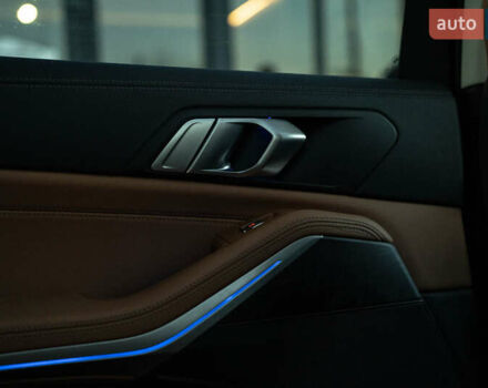 Серый БМВ X7, объемом двигателя 3 л и пробегом 56 тыс. км за 68900 $, фото 45 на Automoto.ua