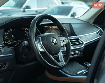 Серый БМВ X7, объемом двигателя 3 л и пробегом 56 тыс. км за 68900 $, фото 22 на Automoto.ua