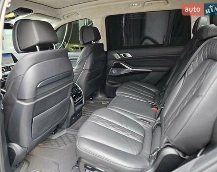 Серый БМВ X7, объемом двигателя 3 л и пробегом 111 тыс. км за 85999 $, фото 13 на Automoto.ua