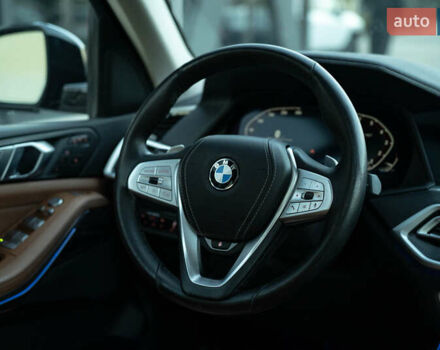 Серый БМВ X7, объемом двигателя 3 л и пробегом 56 тыс. км за 68900 $, фото 24 на Automoto.ua