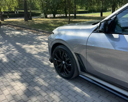 Серый БМВ X7, объемом двигателя 4.39 л и пробегом 60 тыс. км за 127000 $, фото 4 на Automoto.ua