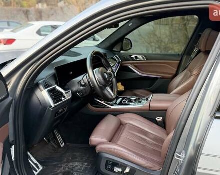 Серый БМВ X7, объемом двигателя 4.39 л и пробегом 83 тыс. км за 135000 $, фото 35 на Automoto.ua