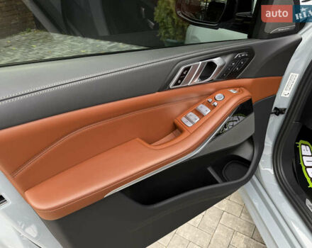 Серый БМВ X7, объемом двигателя 4.39 л и пробегом 45 тыс. км за 129900 $, фото 45 на Automoto.ua