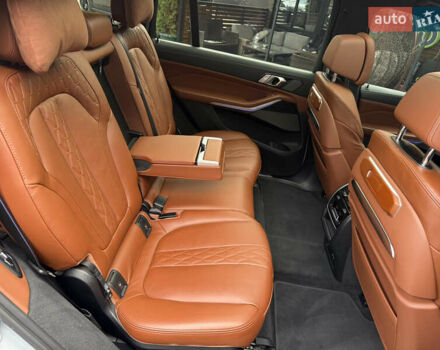 Серый БМВ X7, объемом двигателя 4.39 л и пробегом 45 тыс. км за 129900 $, фото 37 на Automoto.ua