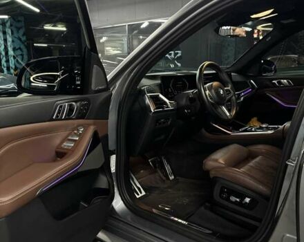 Серый БМВ X7, объемом двигателя 4.39 л и пробегом 83 тыс. км за 135000 $, фото 16 на Automoto.ua