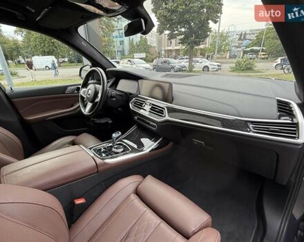 Серый БМВ X7, объемом двигателя 2.99 л и пробегом 134 тыс. км за 89999 $, фото 13 на Automoto.ua