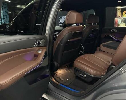 Серый БМВ X7, объемом двигателя 4.39 л и пробегом 83 тыс. км за 135000 $, фото 30 на Automoto.ua