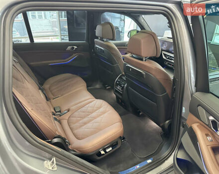 Серый БМВ X7, объемом двигателя 3 л и пробегом 95 тыс. км за 105000 $, фото 64 на Automoto.ua