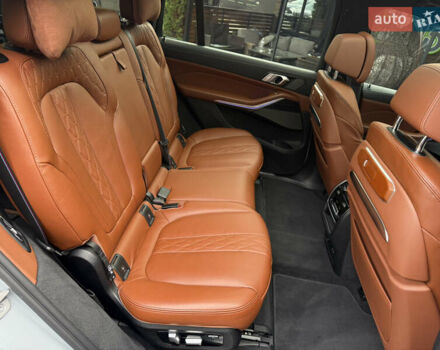 Серый БМВ X7, объемом двигателя 4.39 л и пробегом 45 тыс. км за 129900 $, фото 39 на Automoto.ua