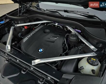 Серый БМВ X7, объемом двигателя 3 л и пробегом 63 тыс. км за 91000 $, фото 115 на Automoto.ua